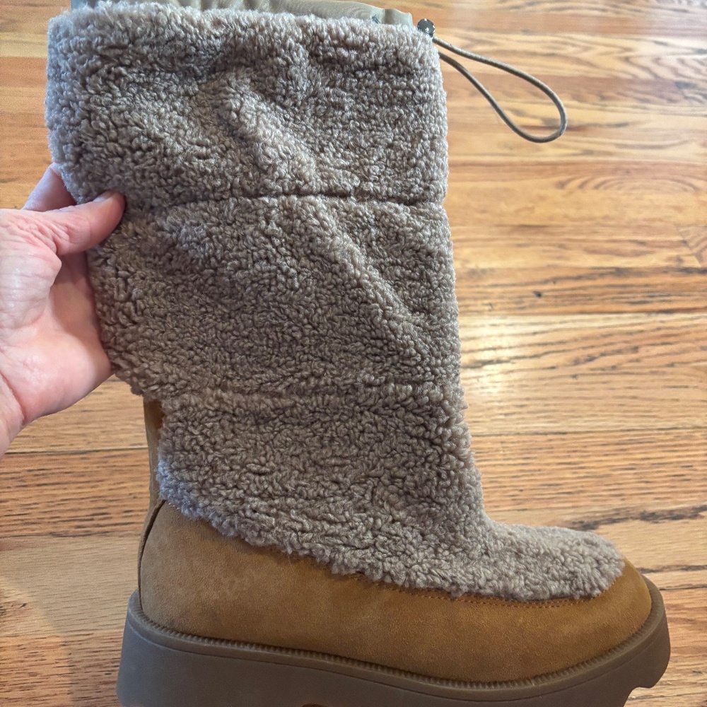 Women’s multi-fabric aerosol’s winter boots.